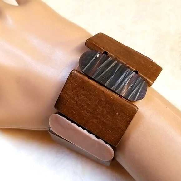 Vintage 1970s Wood and Acrylic Stretch Cuff Bracelet - Picture 10 of 16